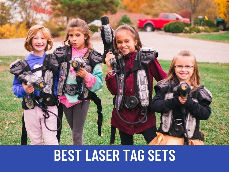 kids holding laser tags
